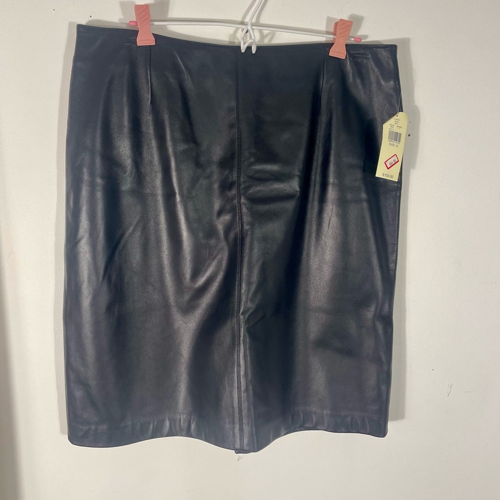 Elegant Black Leather Skirt